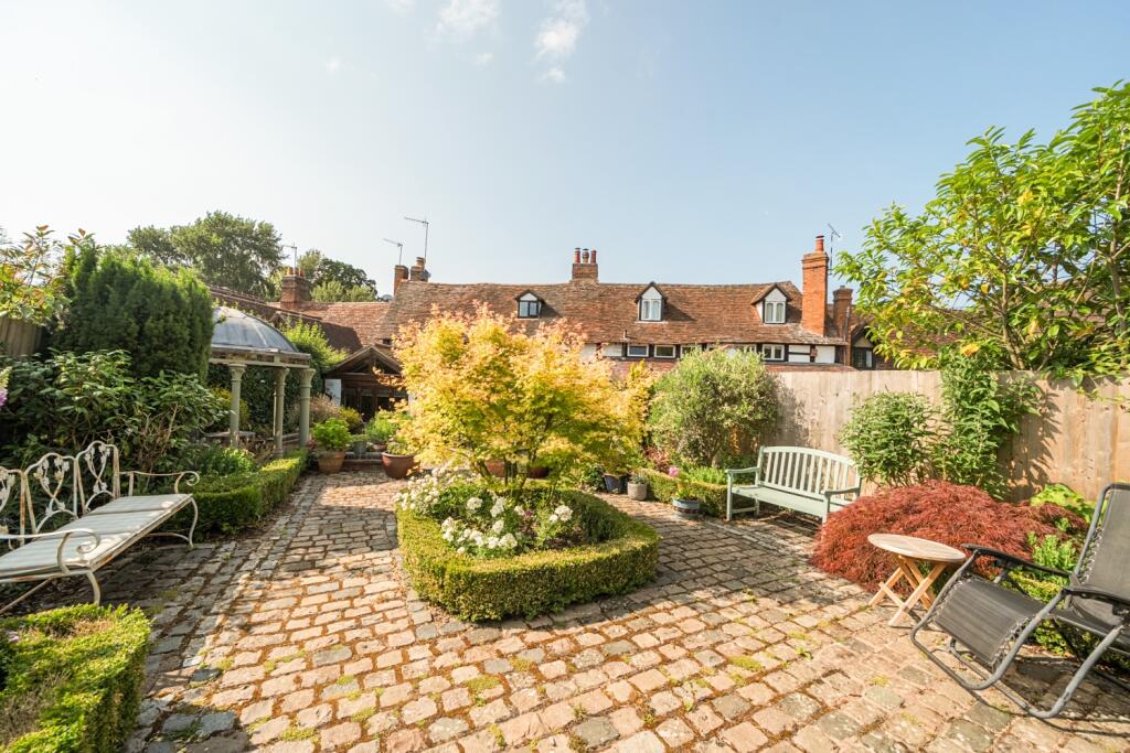 1311073-20-6851998bcb74b