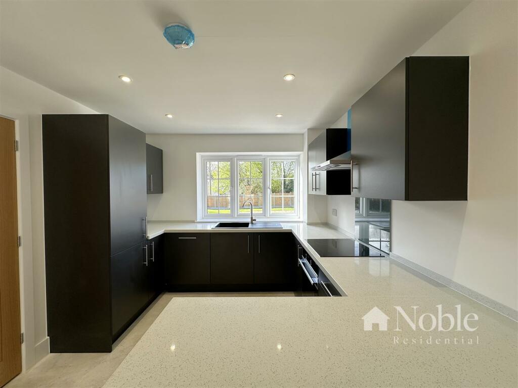 Open Plan Living/Kitchen/Dining Area