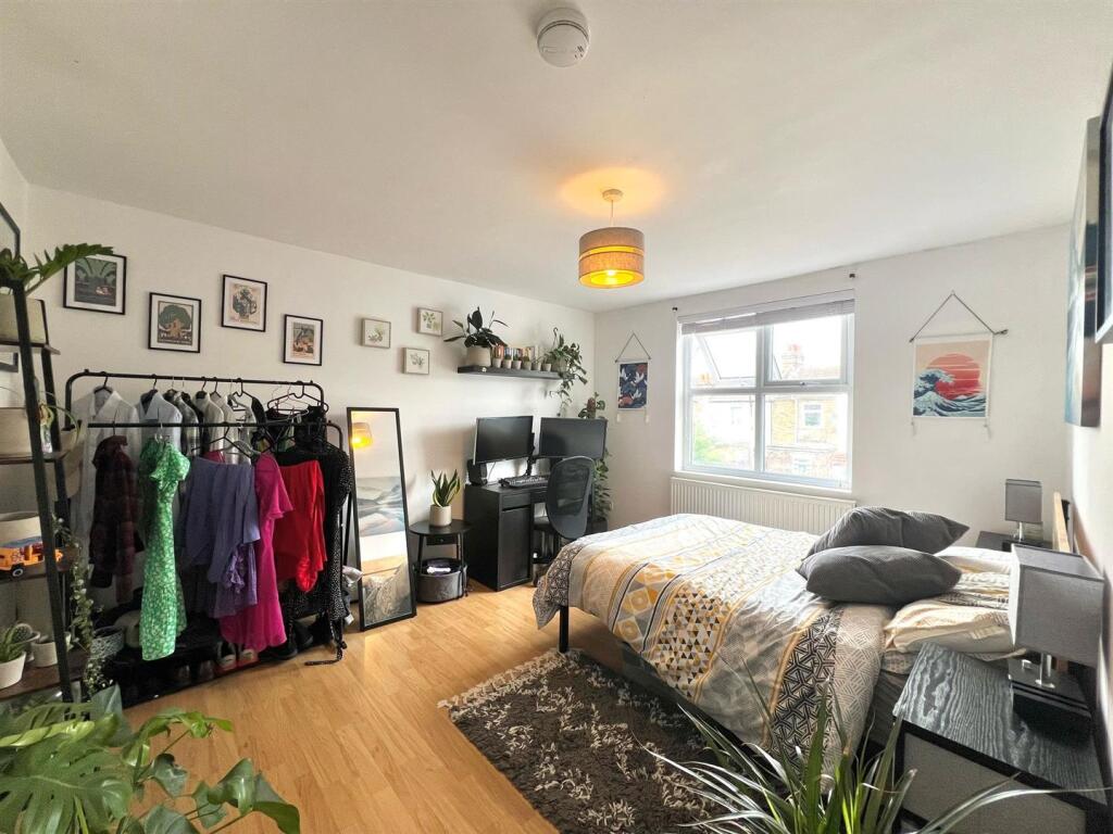 WhatsApp Image 2025-04-25 at 18.38.04 (1).jpeg