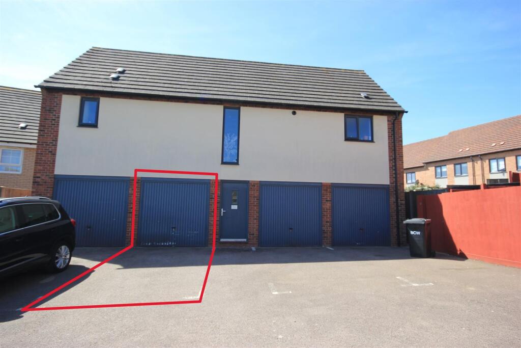 garage and parking.JPG