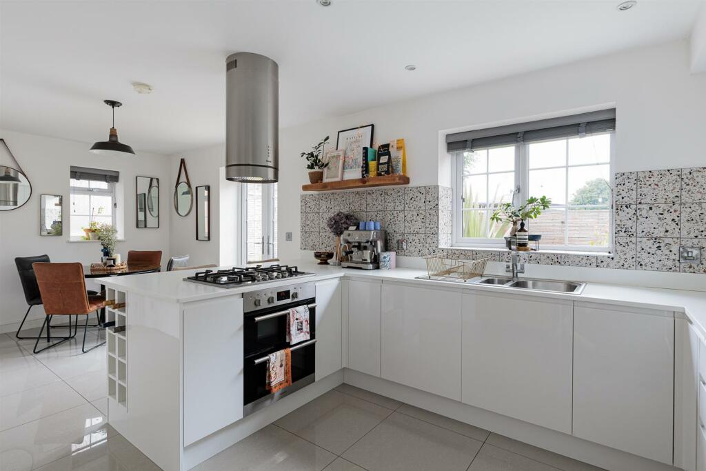 Kitchen Dining Area