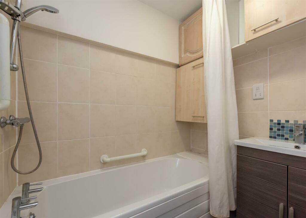 50 Bramstead Avenue-bed4 ensuite JAN24.jpg