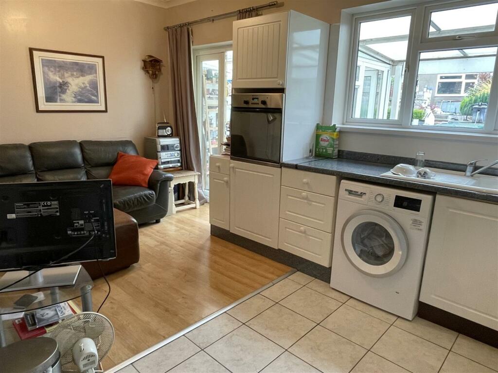 dining1.JPG