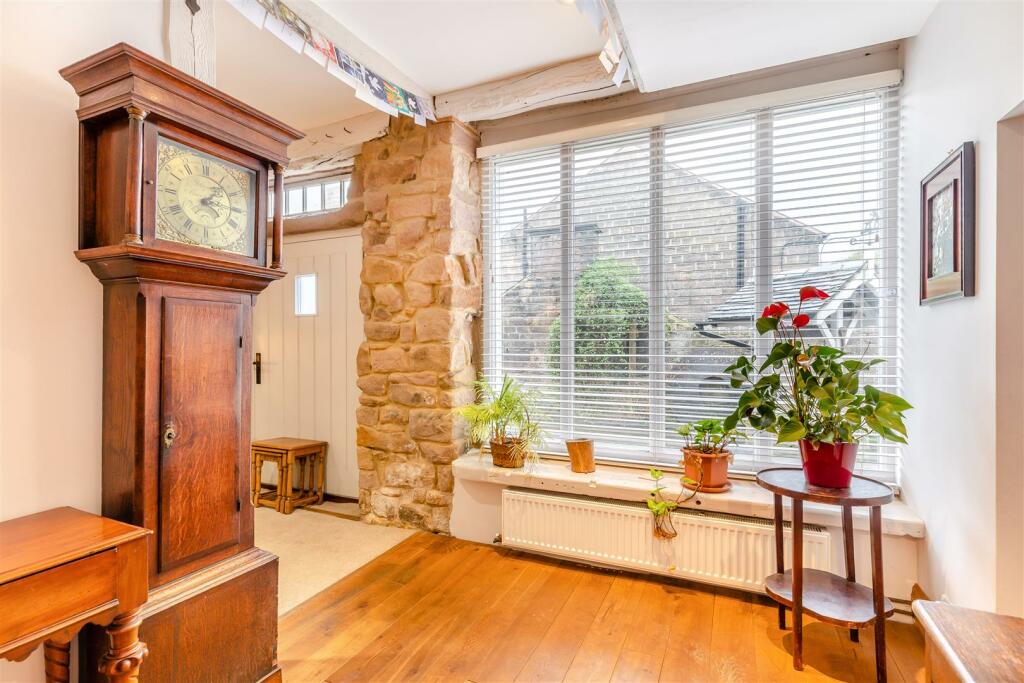 8580394-interior17.jpg
