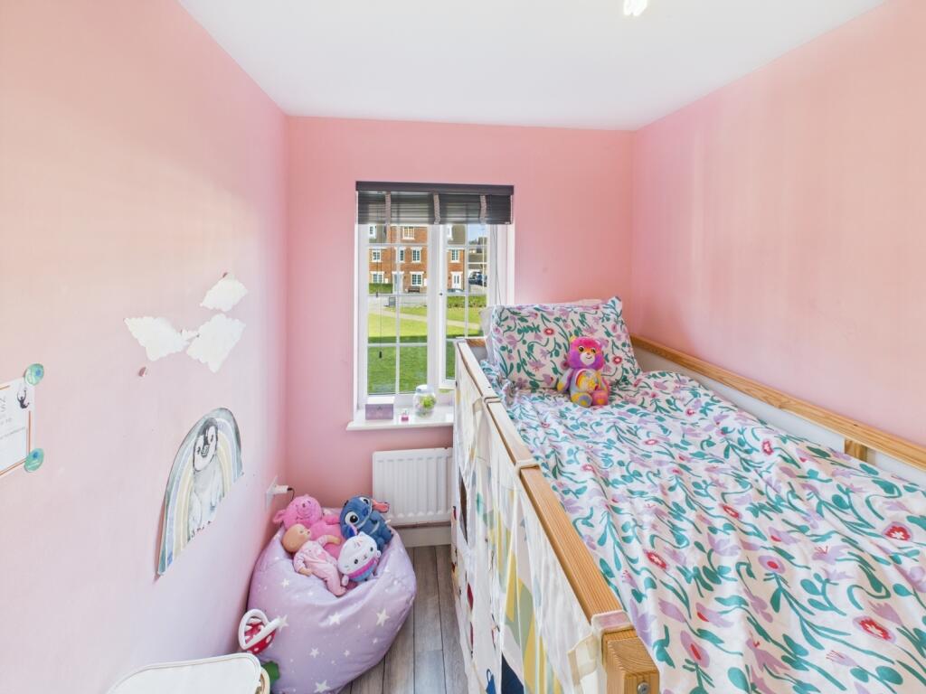 CAM04233G0-PR0016-STILL021