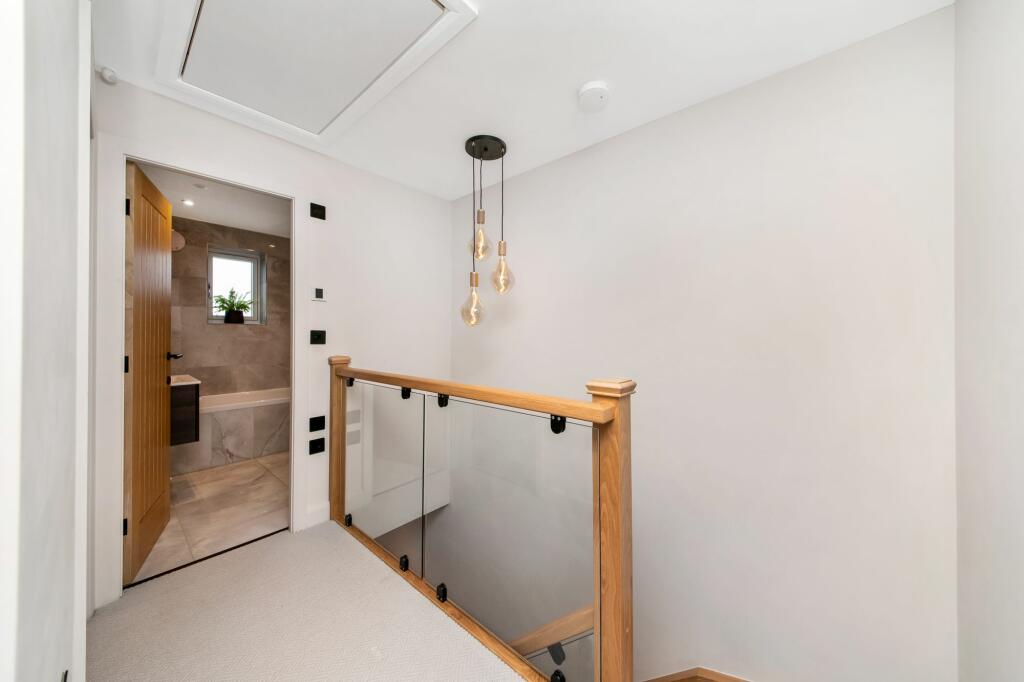 FIRST FLOOR LANDING
