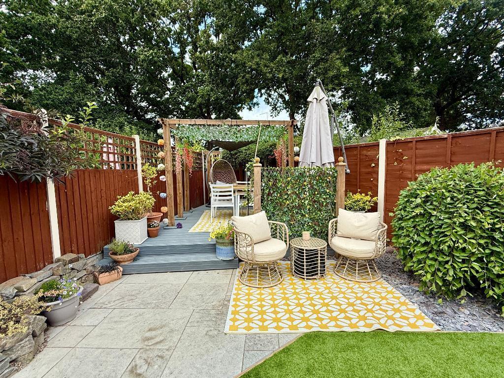 Raised deck area to relax on