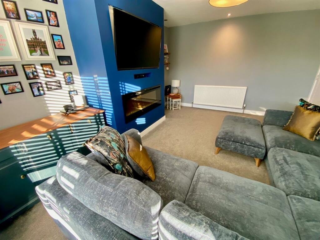 manor park 44 lounge 2.jpg