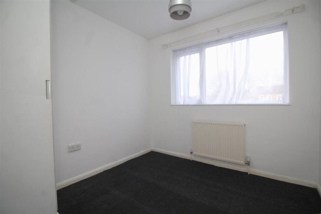 bedroom 2 .JPG