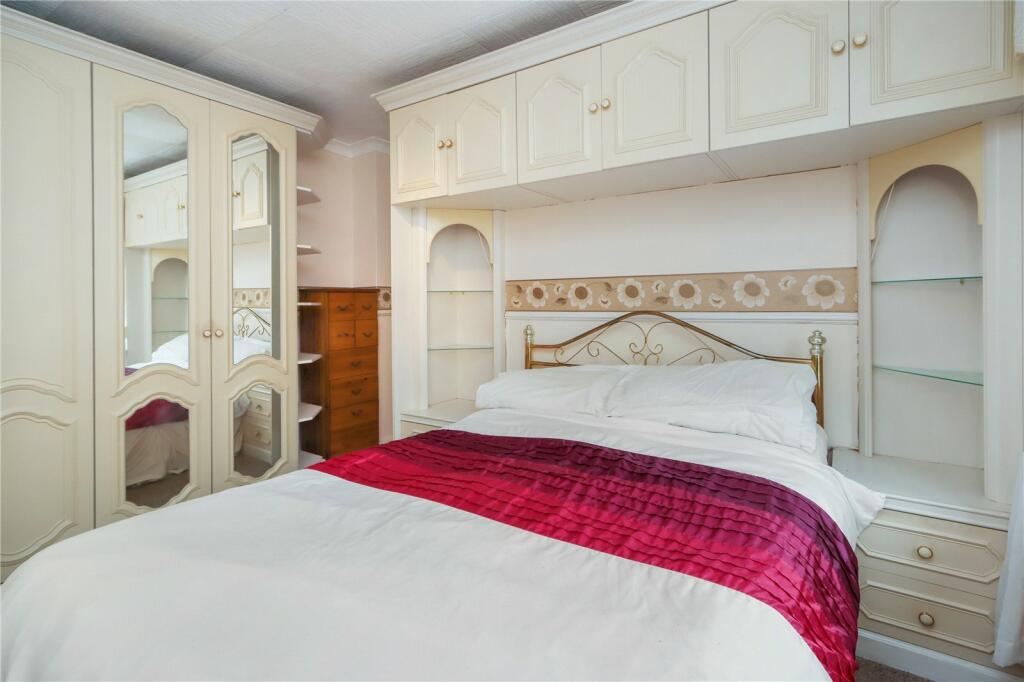 Bedroom 1 Pic 2