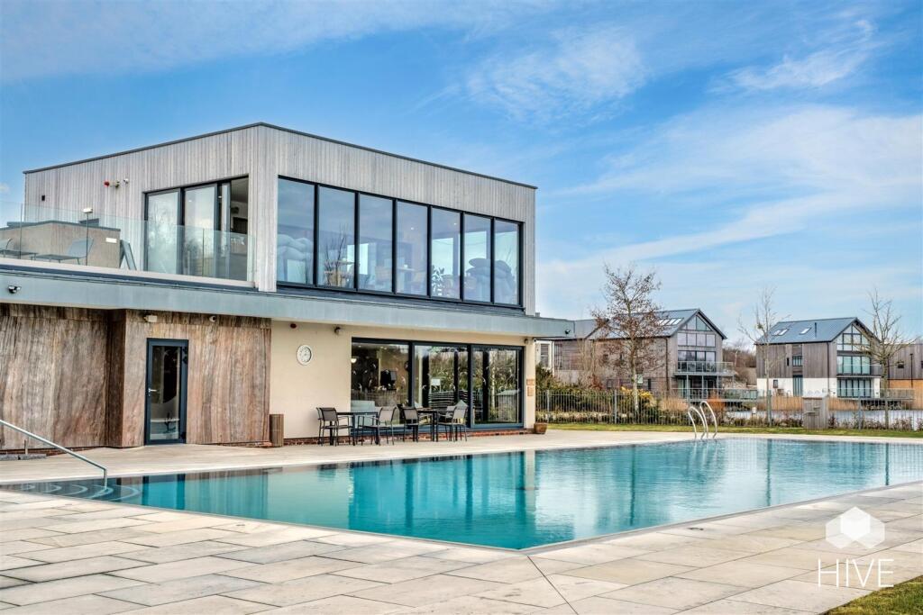 Hurricane Spa - Heated pool &amp; sauna