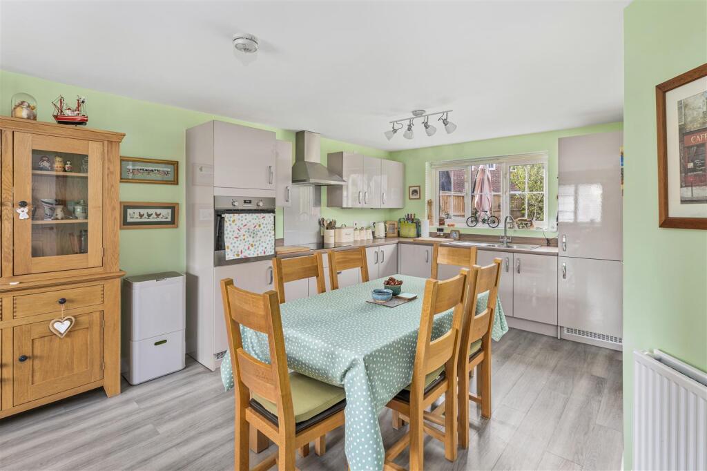 55 Yarrow Road, Bodicote-8.jpg