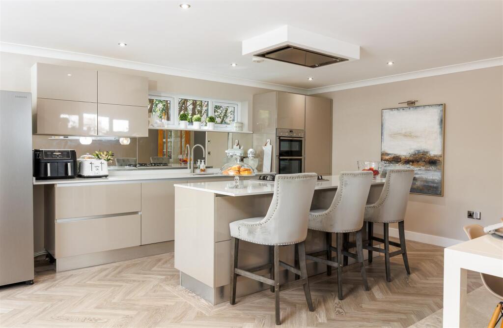 Kitchen/Dining Area