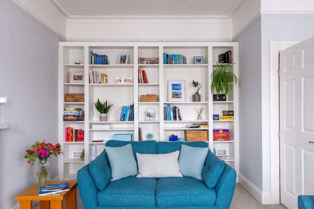 F1F0F1CRSA - Living Room B.jpg