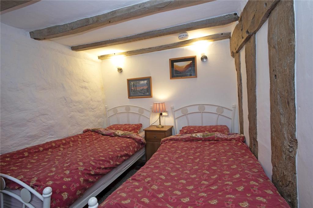 Cae Canol Farmhouse
