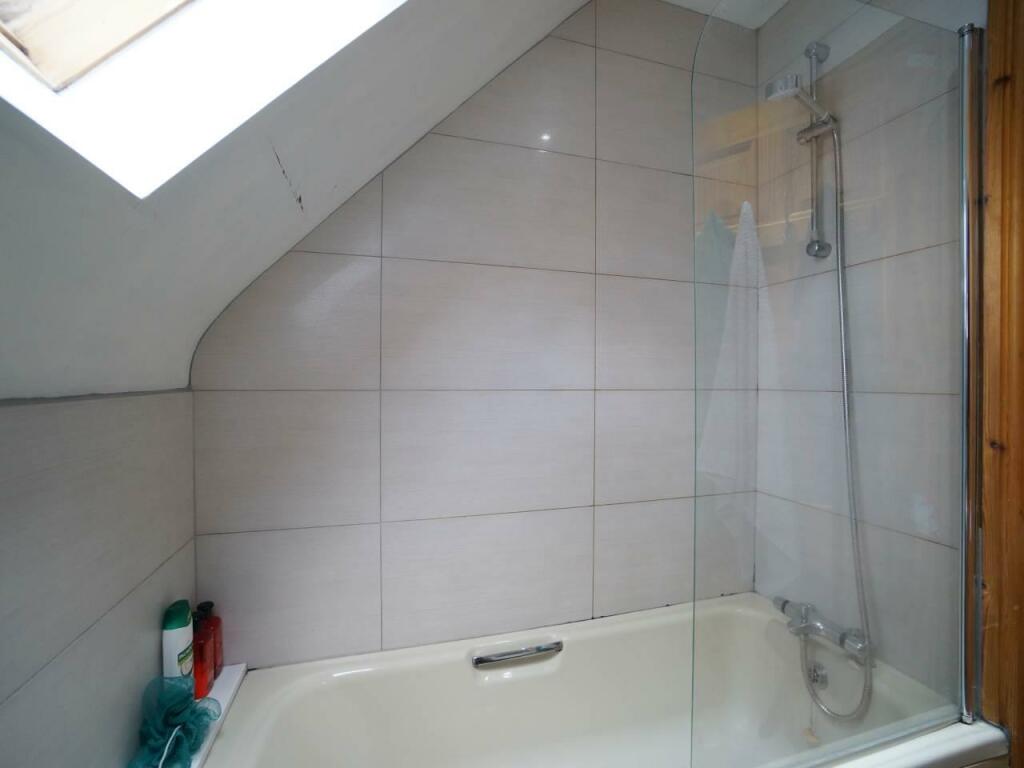 Bathroom 2.1.JPG