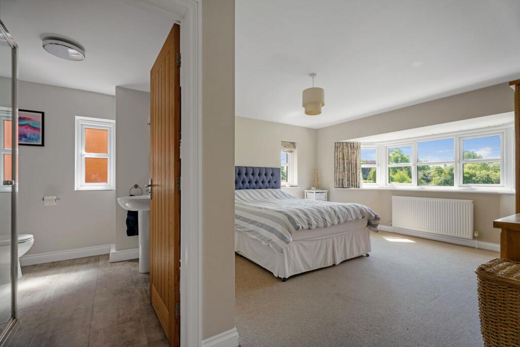 Principal Bedroom &amp; Ensuite