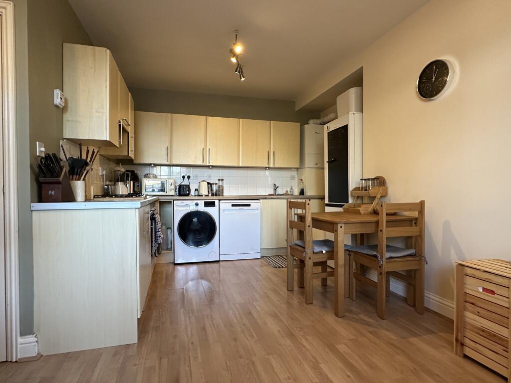 Kitchen diner.JPG