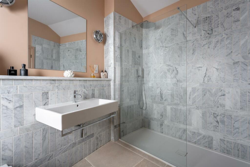 39 - The Stables - GL7 5DY - Web.jpg