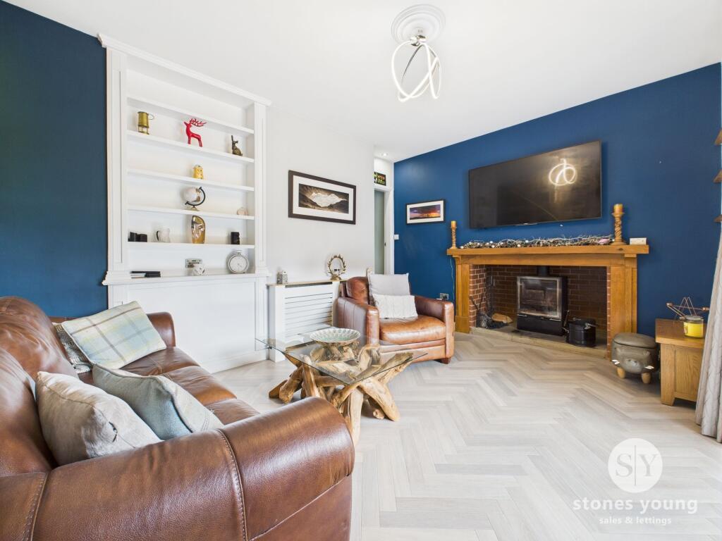 Split level lounge diner