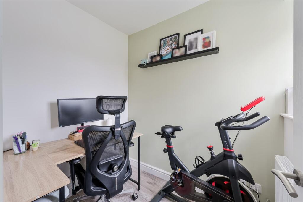 MIDDLE CLOSE (34).jpg