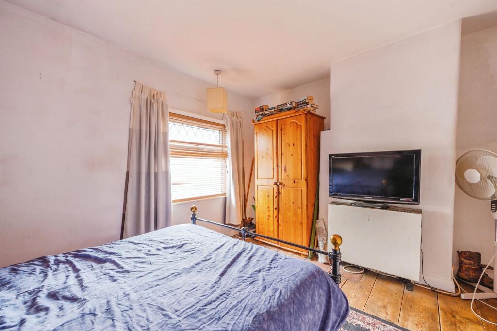 Bedroom: