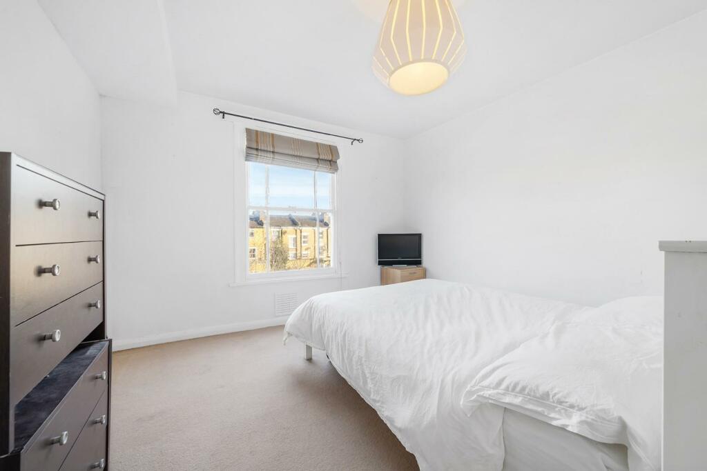 Bedroom 1 (2).jpg