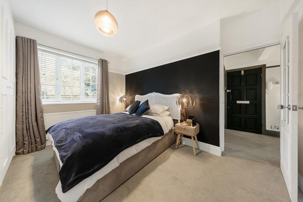 Principal Bedroom (2).jpg