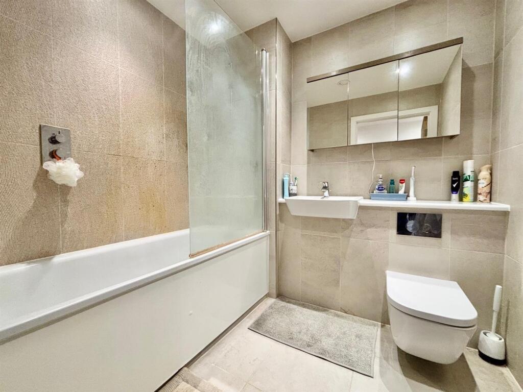 Bathroom.jpg