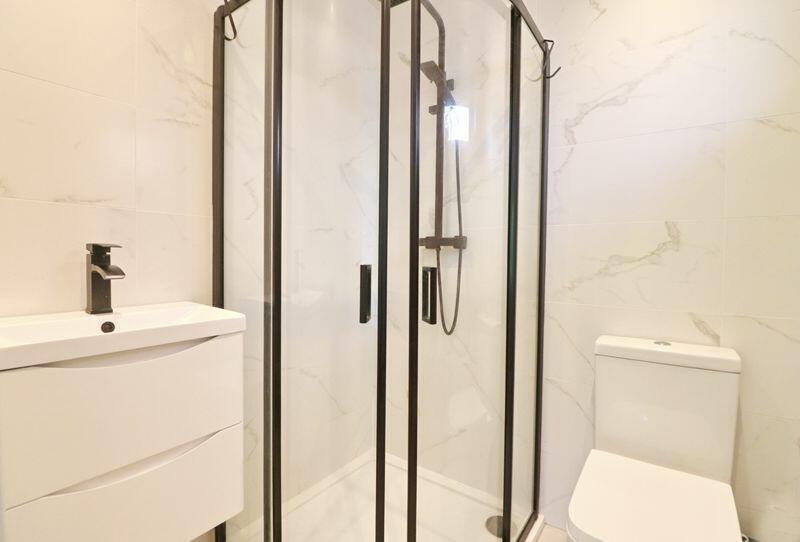 Ground Floor En Suite