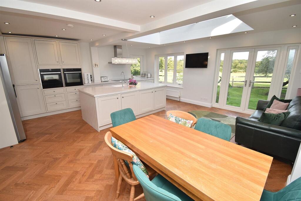 Kitchen-001.JPG