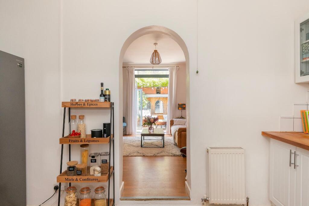 1S5L1CM - Kitchen A.jpg