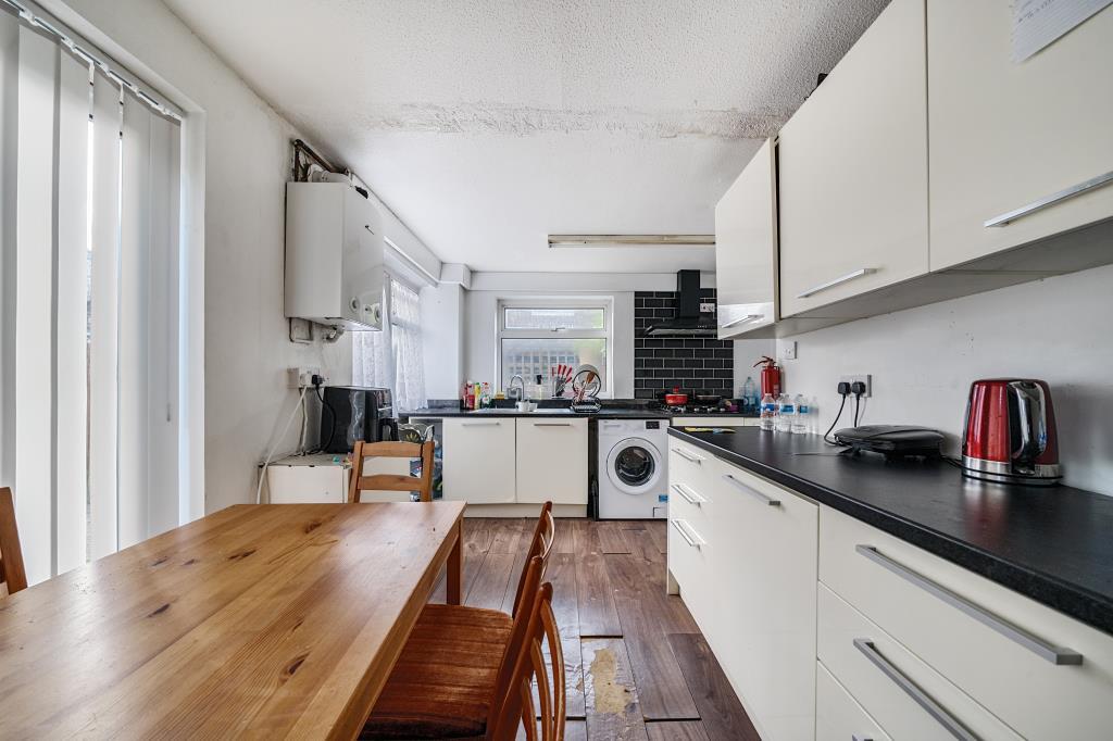 Kitchen/Dining Area
