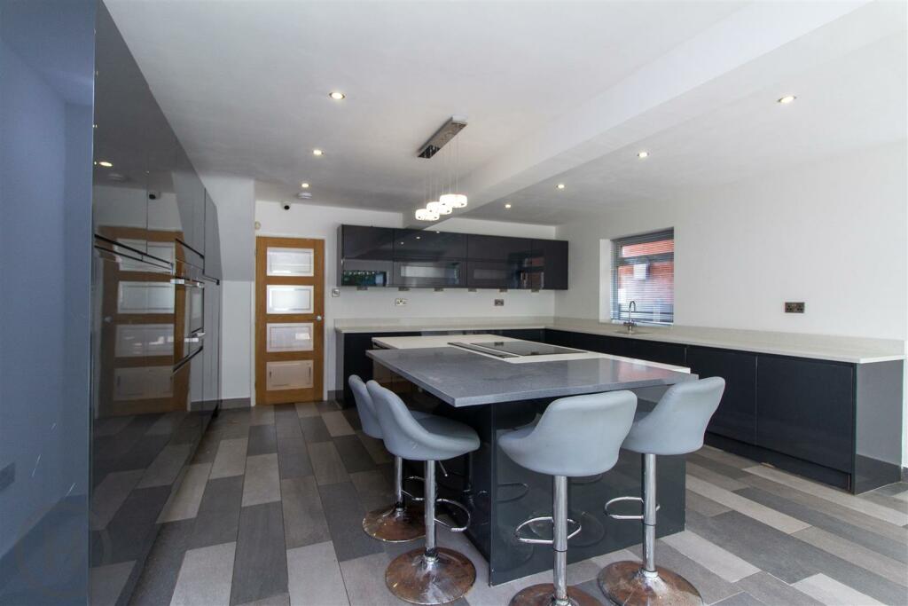 Kitchen Family Room (17).jpg