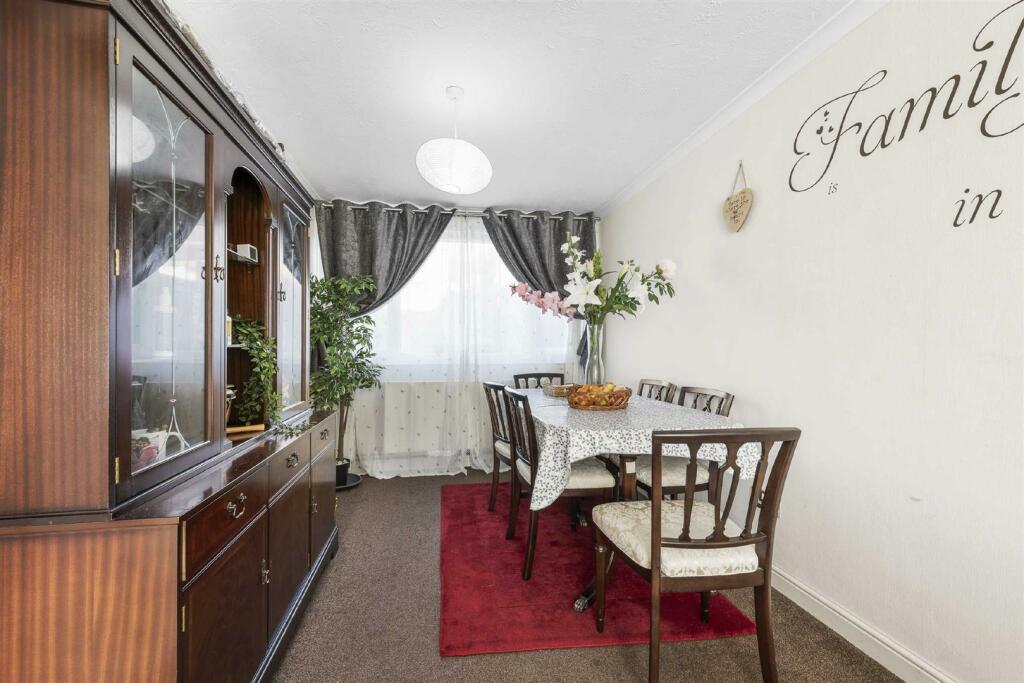 Lounge/Dining Room