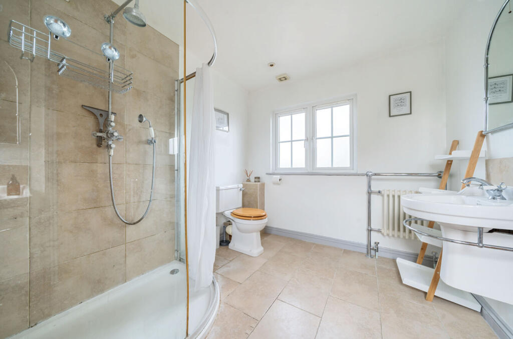 1305278-1-6841488...