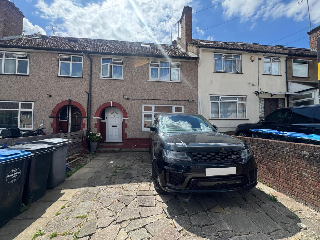 5 bed terraced house for sale
