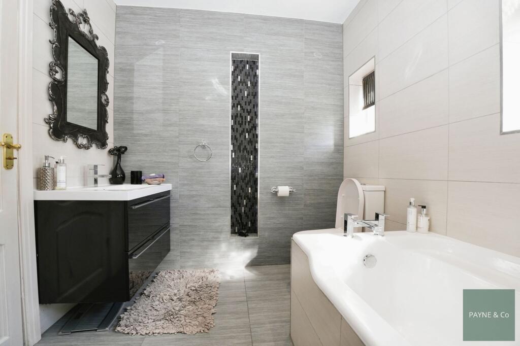 First Floor Bathroom/WC