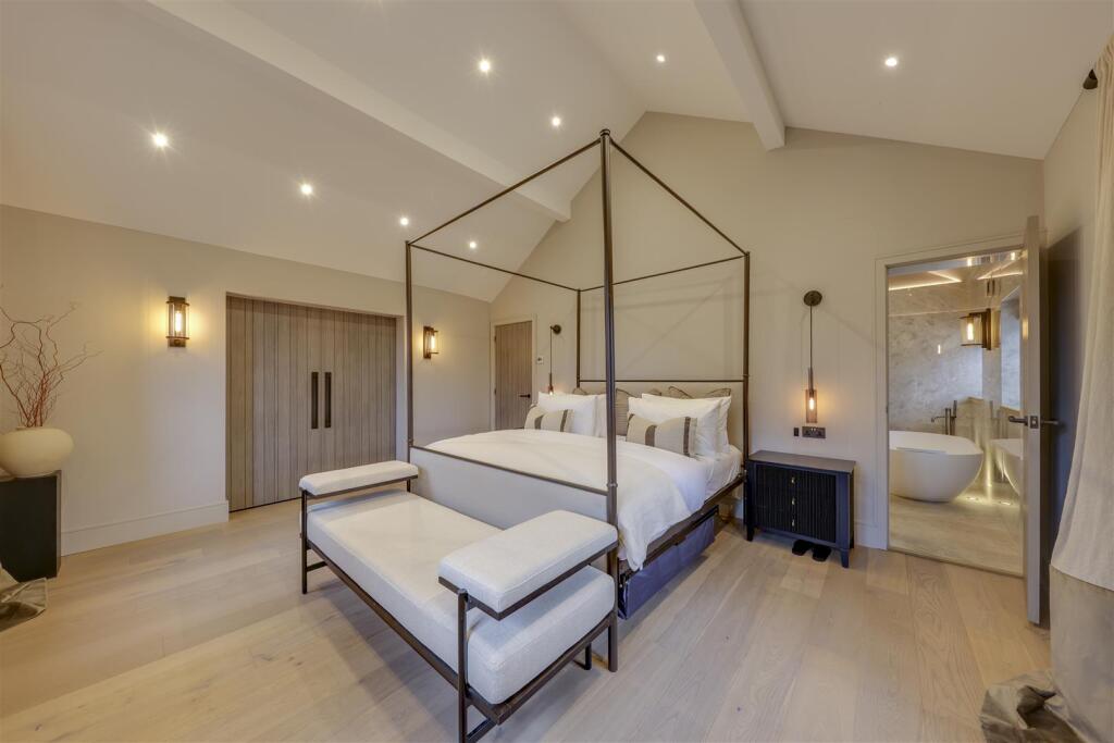 The Farmhouse - Master Alt