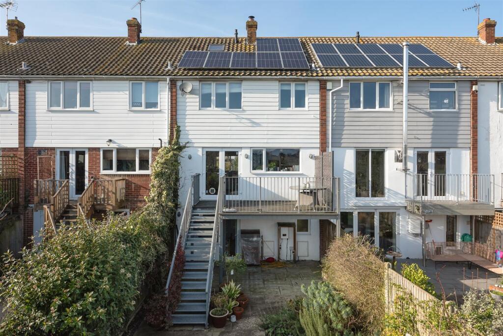 Island Wall, Whitstable