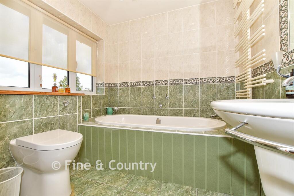 En-Suite Bathroom