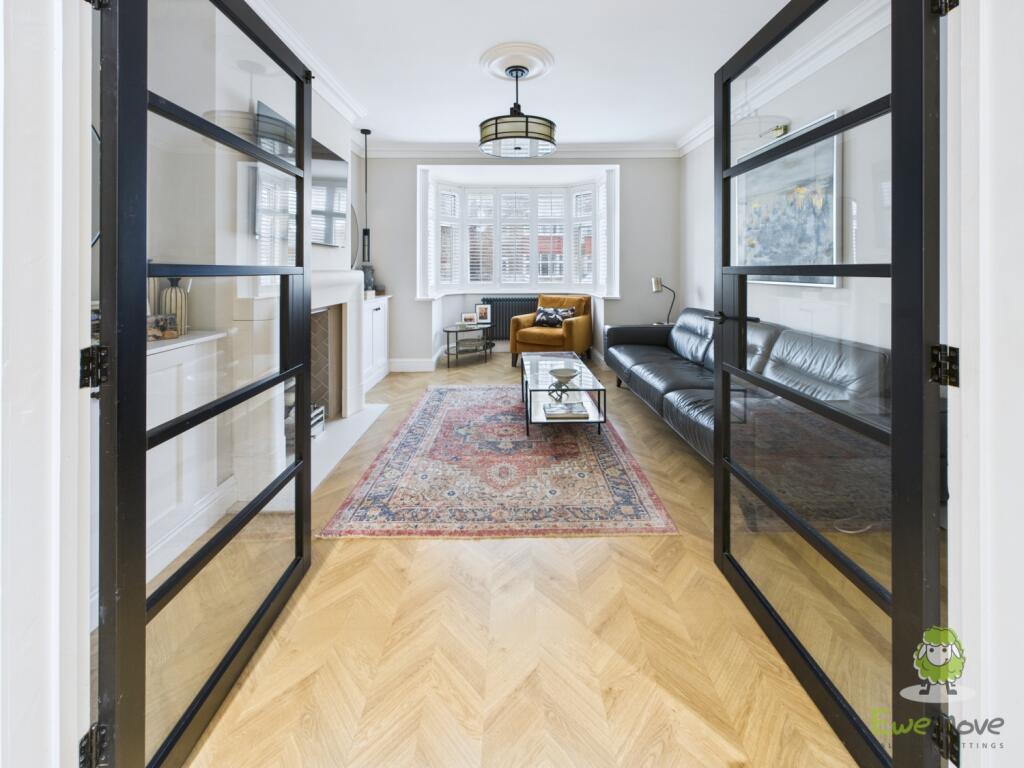 CAM01543G0-PR0166-STILL045