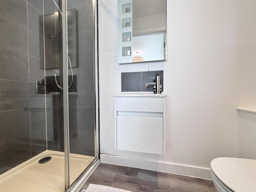 Shower Room.jpg