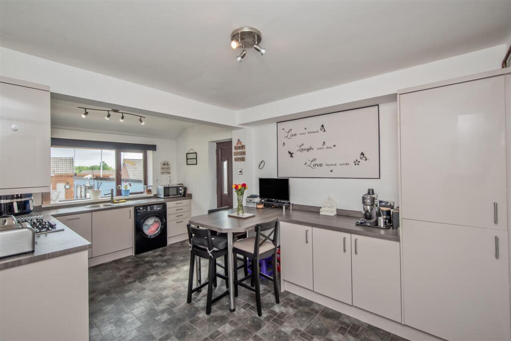 Fitted Breakfast / Dining Kitchen: