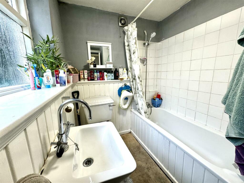 BATHROOM: