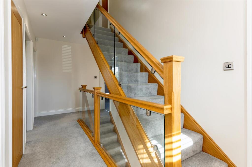 Stairs first floor landing SAPL6911-CR3-20250301-D