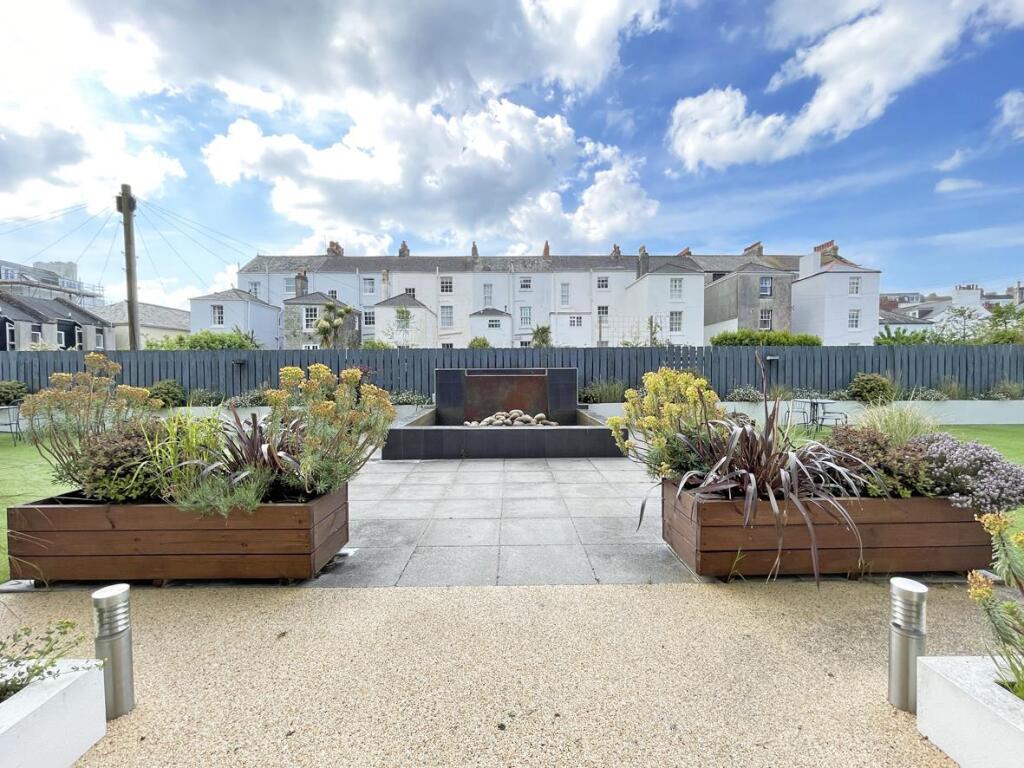 Peirson House 63 - Communal Garden.jpg