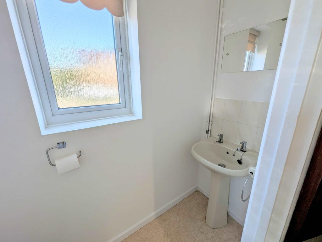 Cloakroom/wc