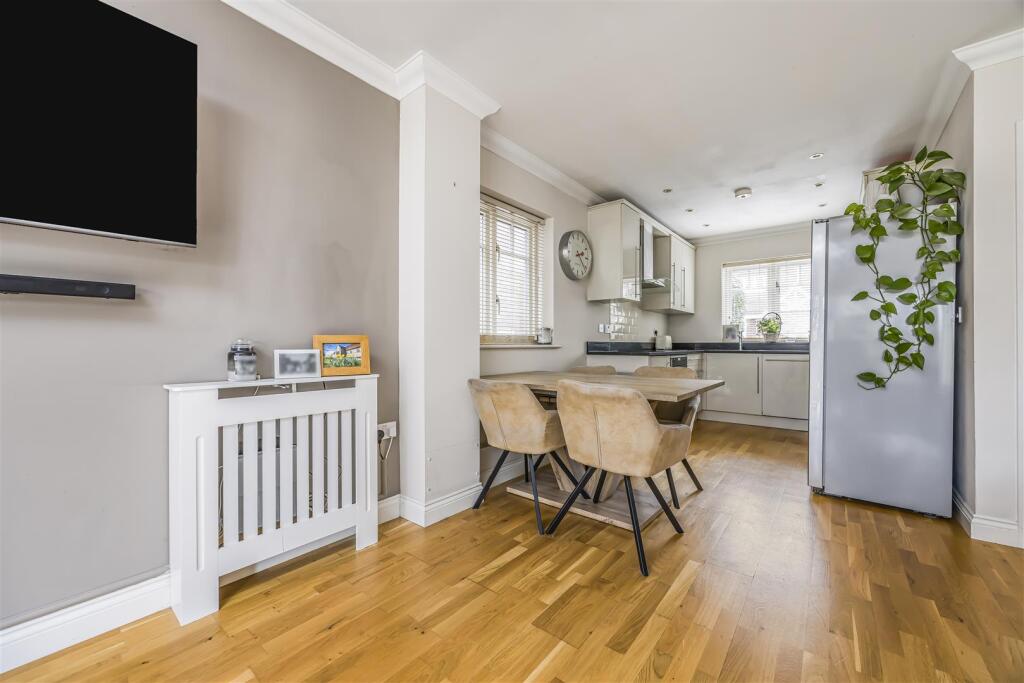 10 Castle Mews, Horndean-PorticoMarketing-SoldBy-3