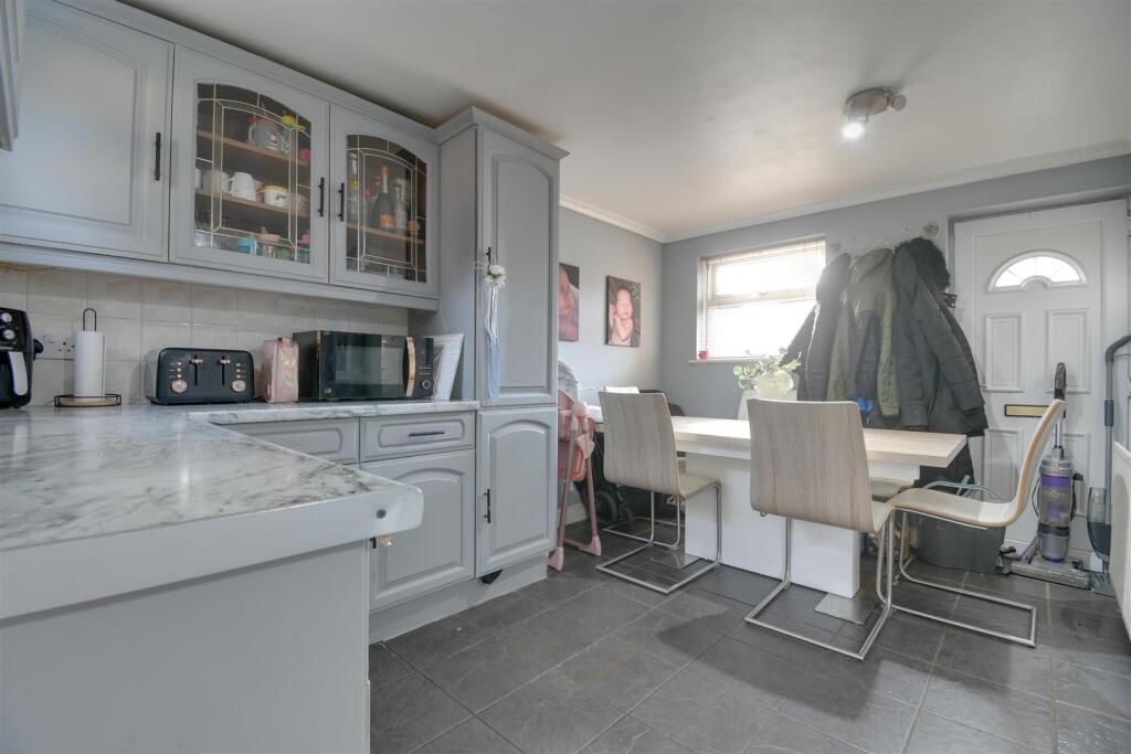 Kitchen breakfast room